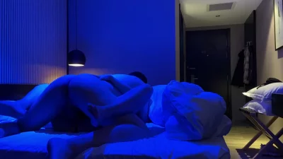 高潮三四次还不够 满足不了小骚货