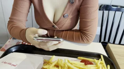 [原创] 跳蛋外出！巨乳少妇的羞耻经历，在快餐店当众高潮
